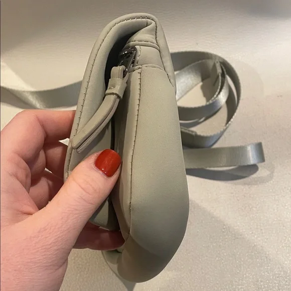 New Seafoam Green Crossbody Bag with Adjustable Strap Wristlet - Picture 9 of 12